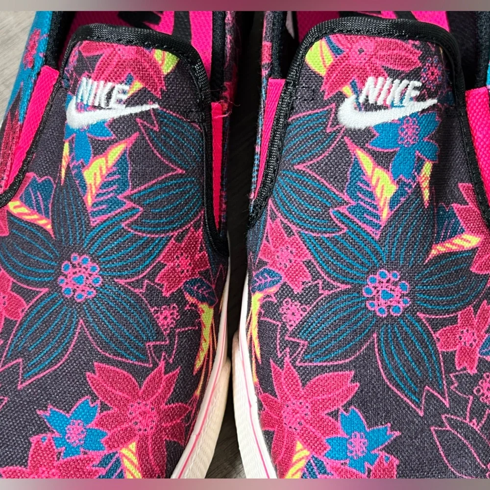 Nike Women’s Floral Toki Aloha‎ pack Slip On Canvas shoe sneaker Size 9.5